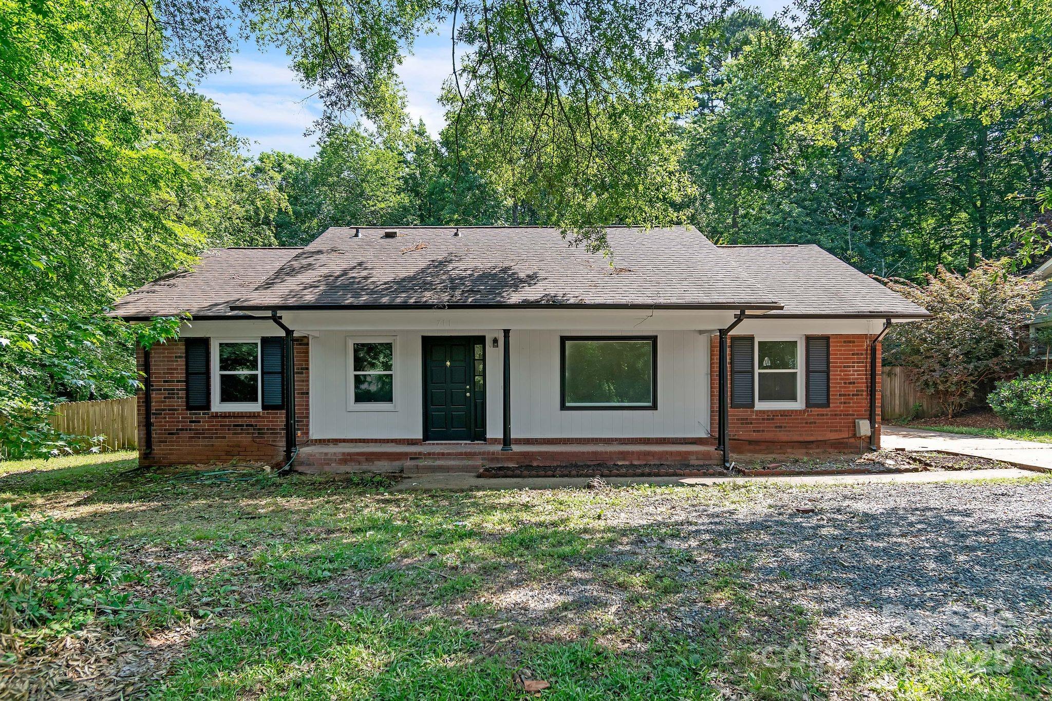 711 E John Street, Matthews NC 28105
