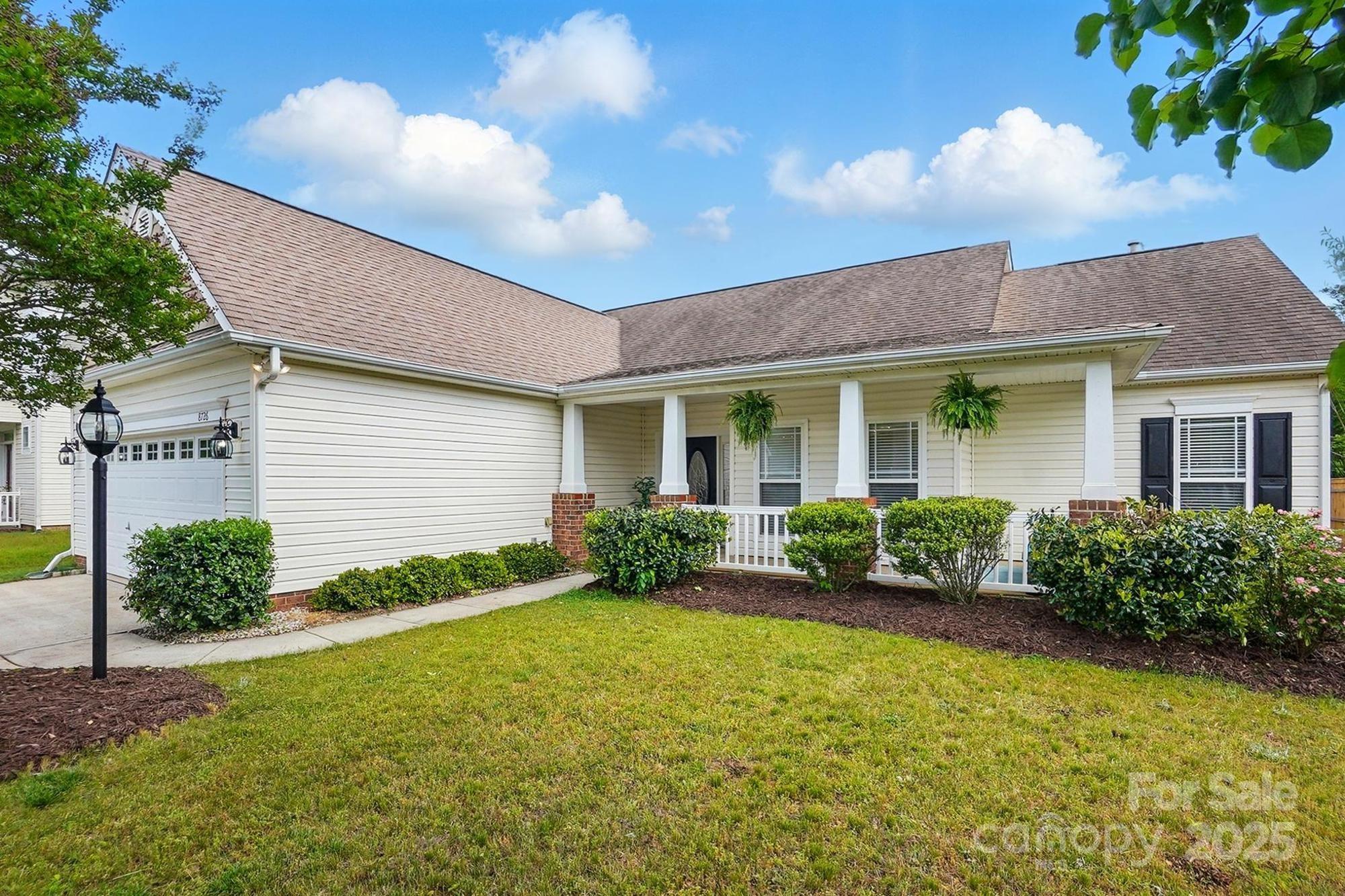 8726 Castle Cliff Drive, Matthews NC 28105