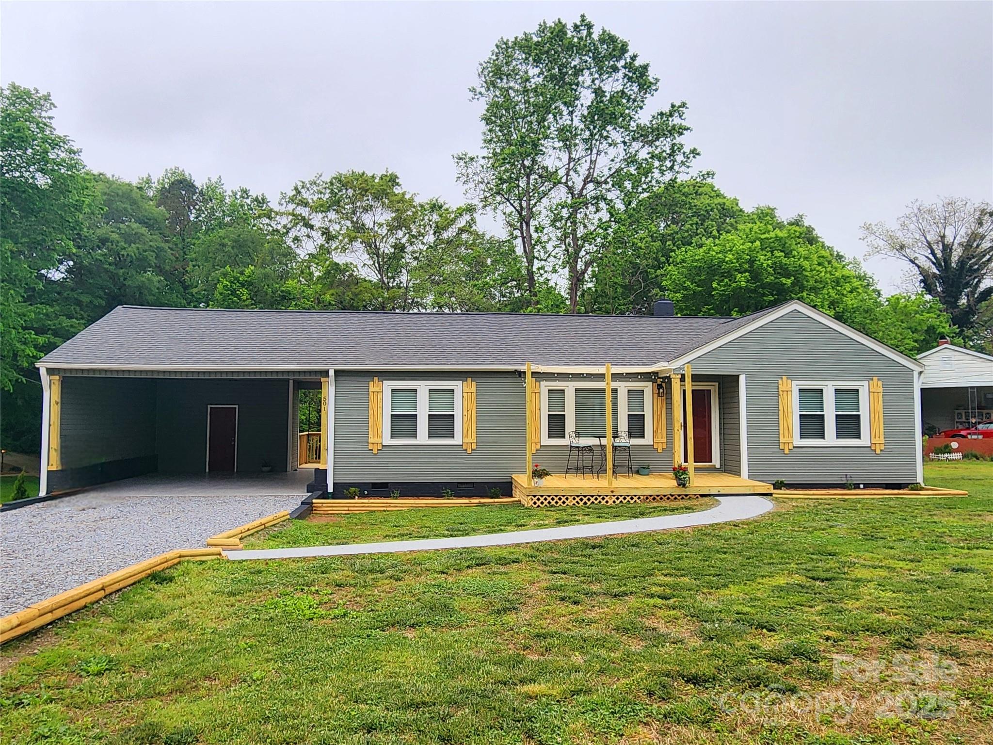 501 N Hawthorne Street, Mount Holly NC 28120
