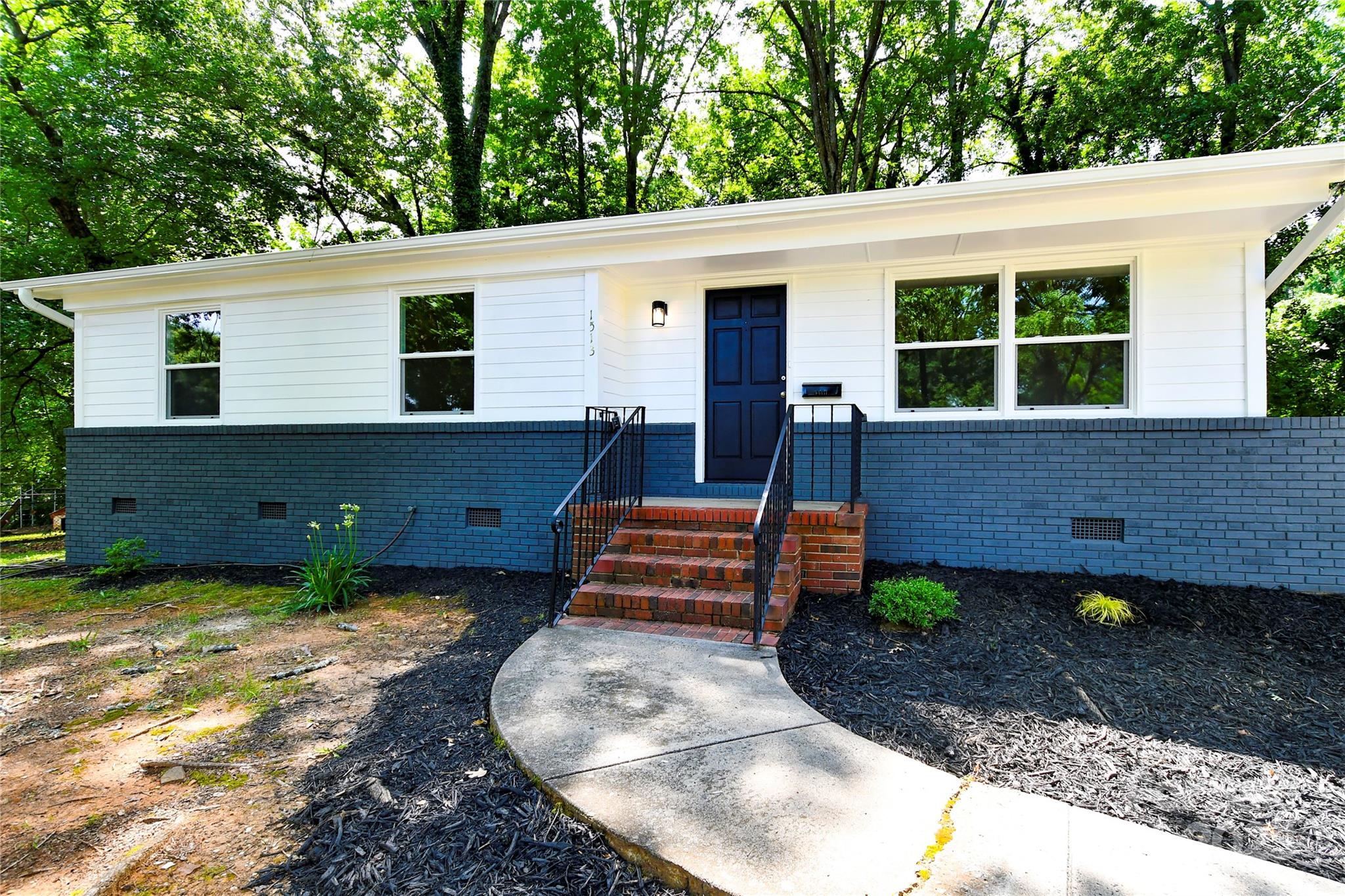 1513 Greenview Place, Charlotte NC 28208