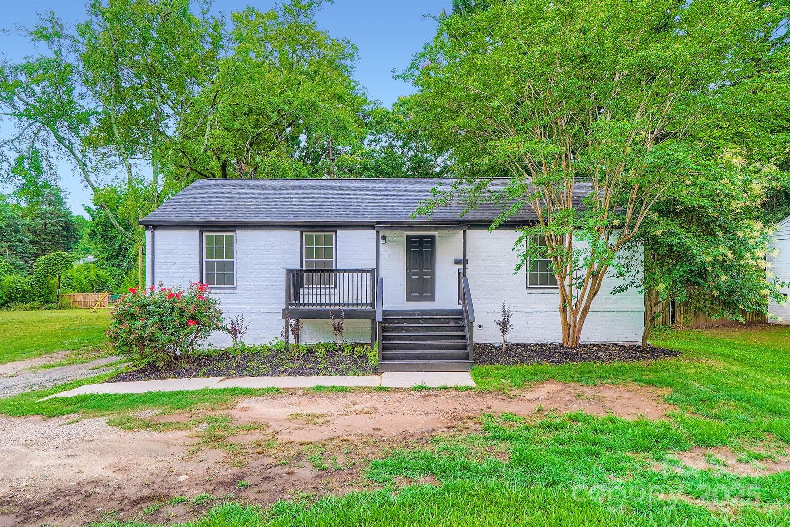 1224 E Woodlawn Road, Charlotte NC 28209