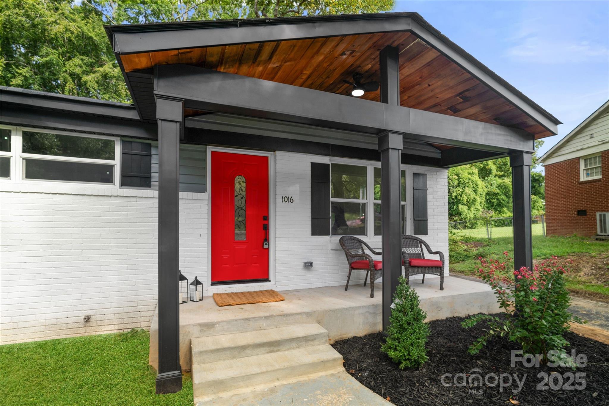 1016 Bramble Place, Charlotte NC 28208