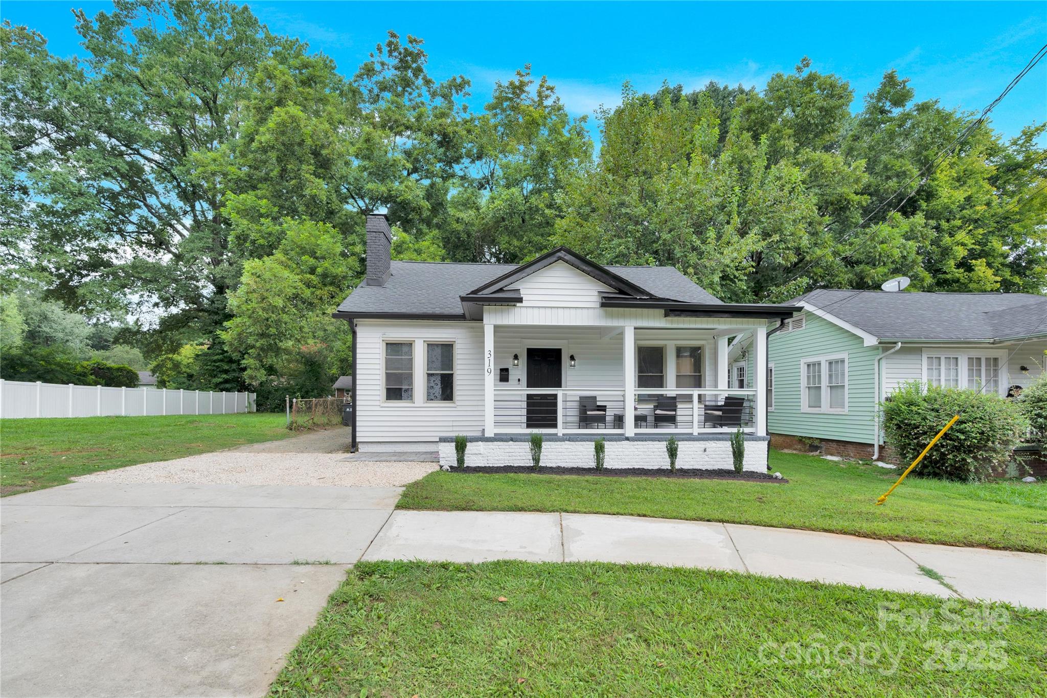 319 N Hoskins Road, Charlotte NC 28216