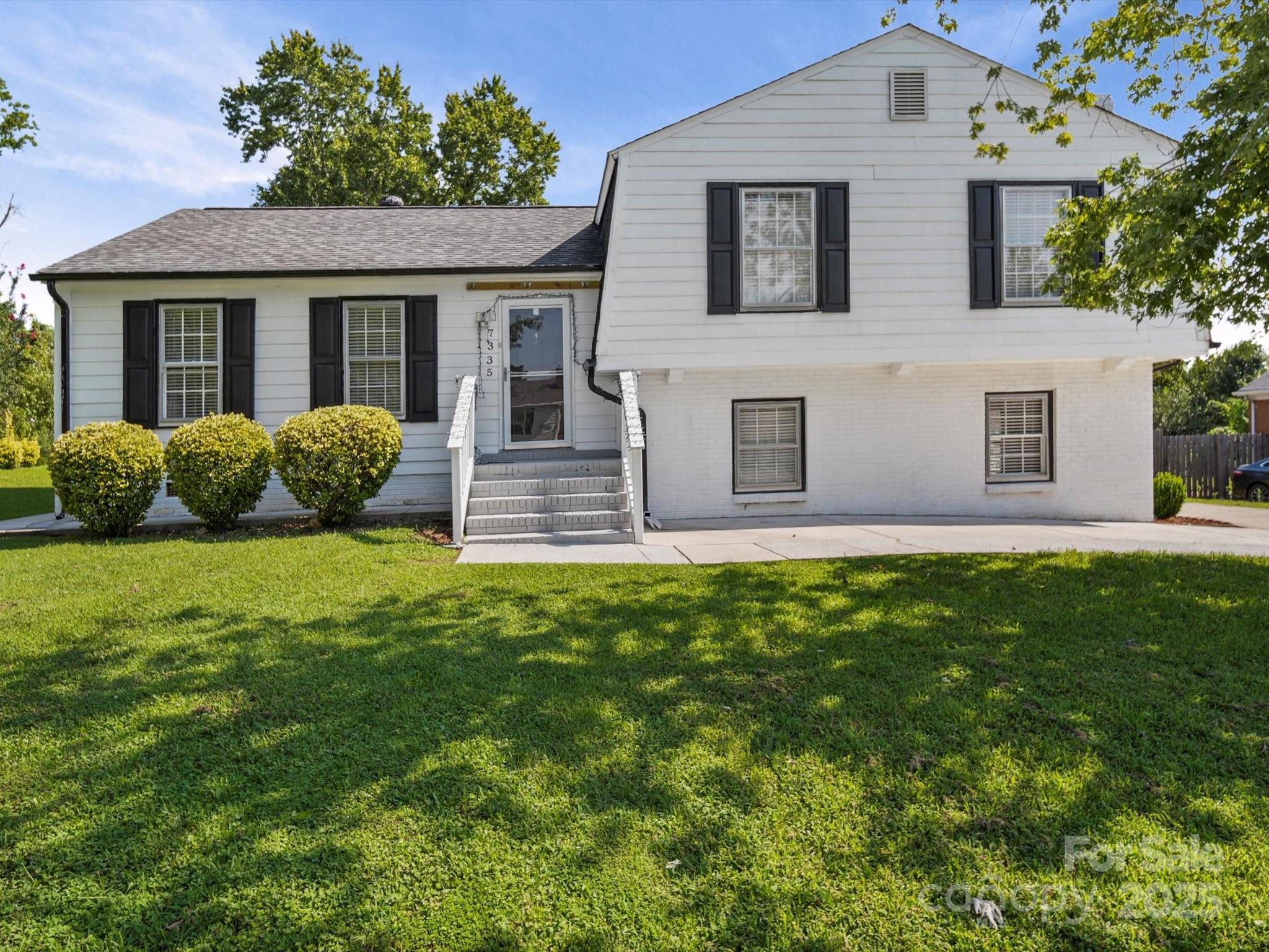 7335 Meadowdale Lane, Charlotte NC 28212