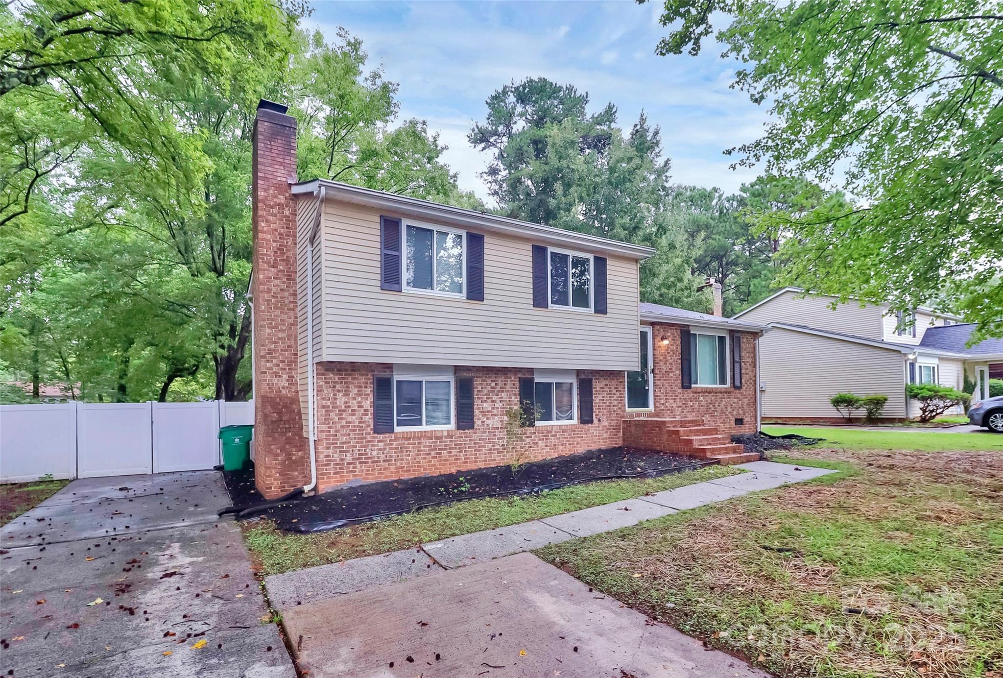 6230 Holly Knoll Drive, Charlotte NC 28227