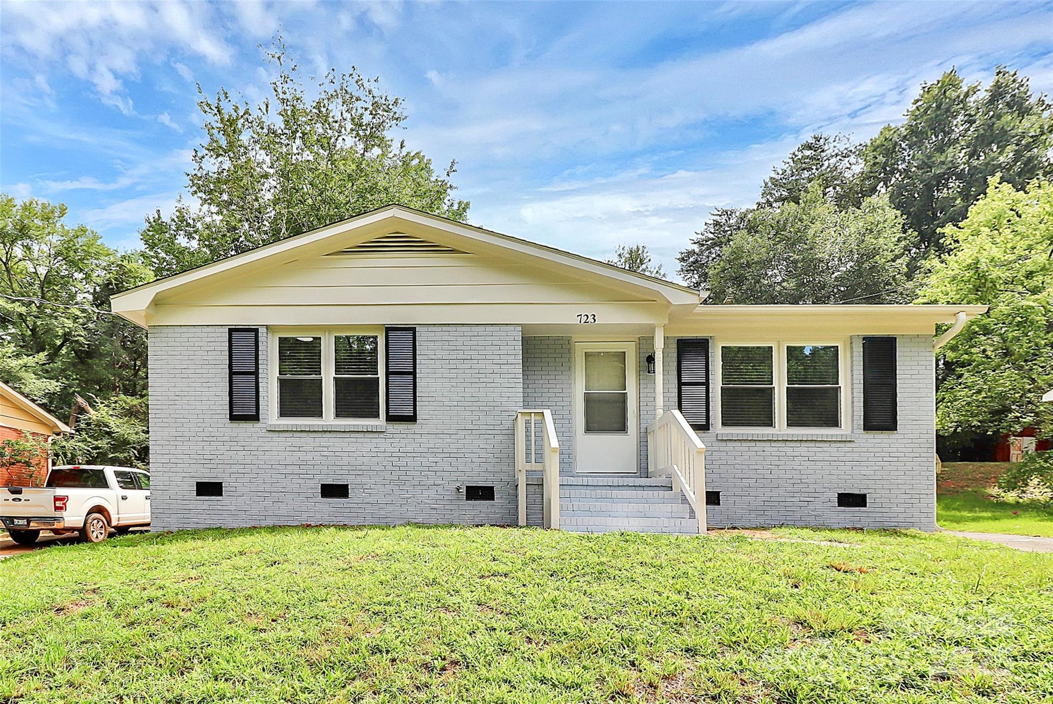 723 Edgegreen Drive, Charlotte NC 28217