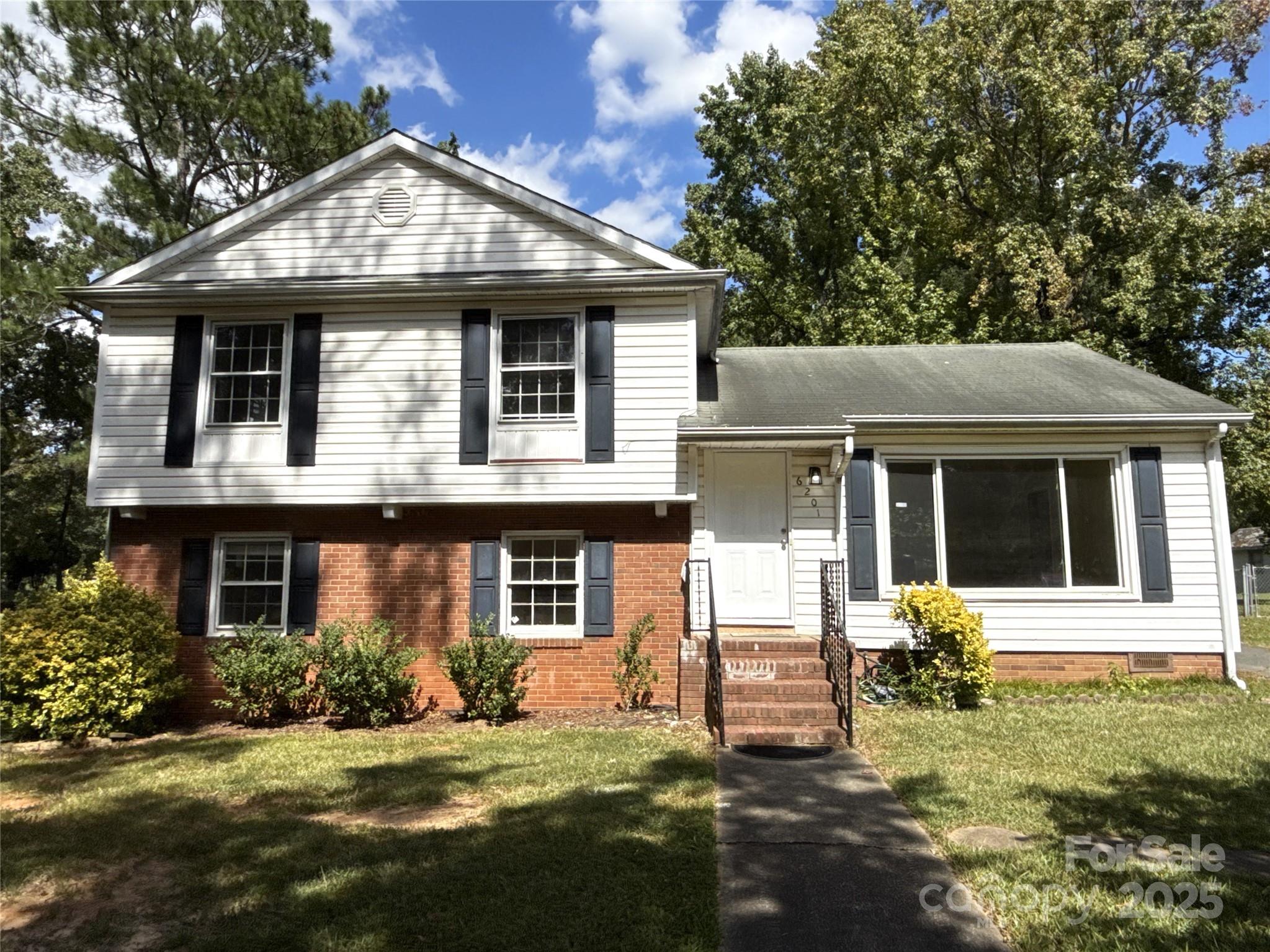 6201 Bonnybrook Lane, Charlotte NC 28212
