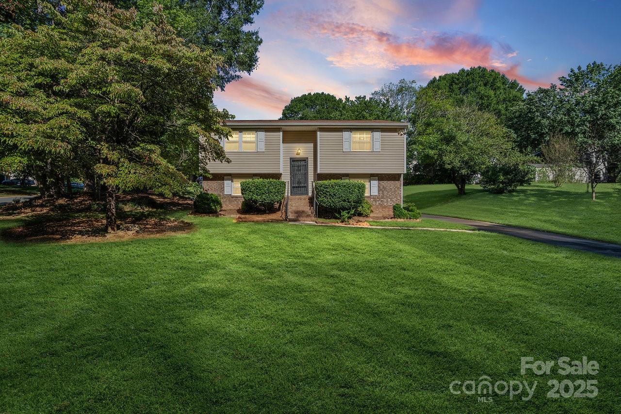 8619 Eaglewind Drive, Charlotte NC 28212