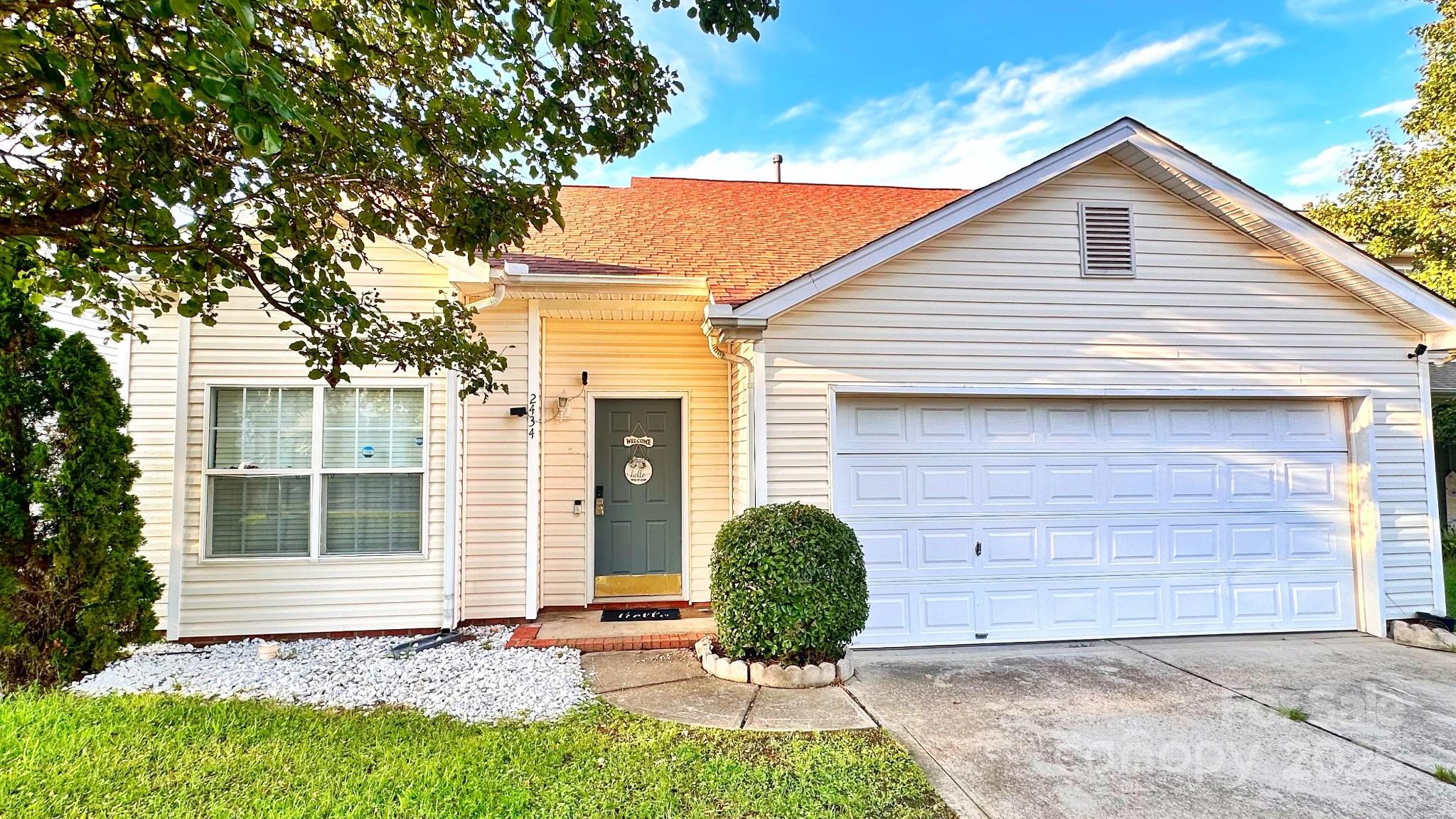 2434 Summer Meadow Court, Charlotte NC 28216