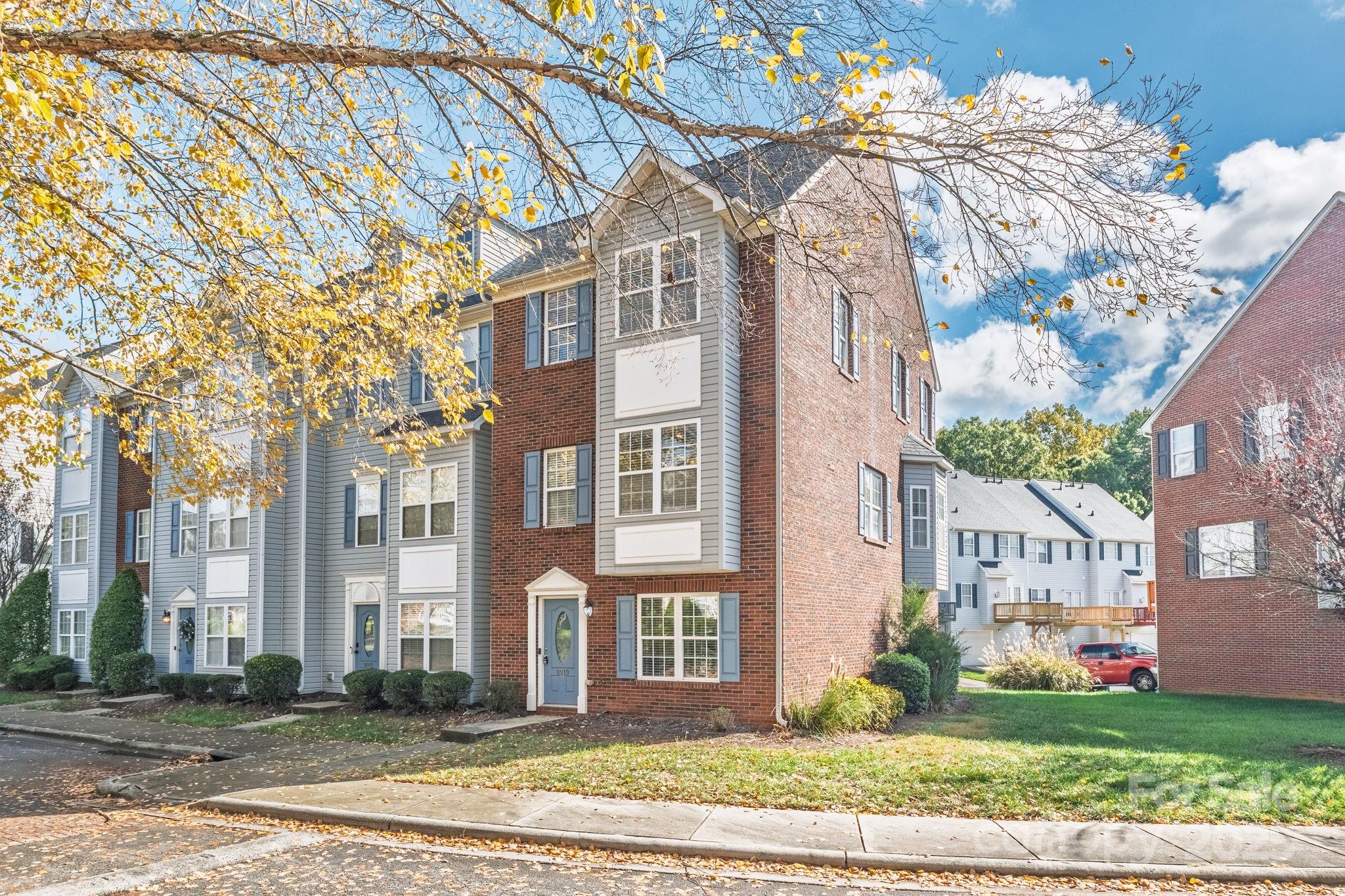 9919 Treeside Lane, Matthews NC 28105