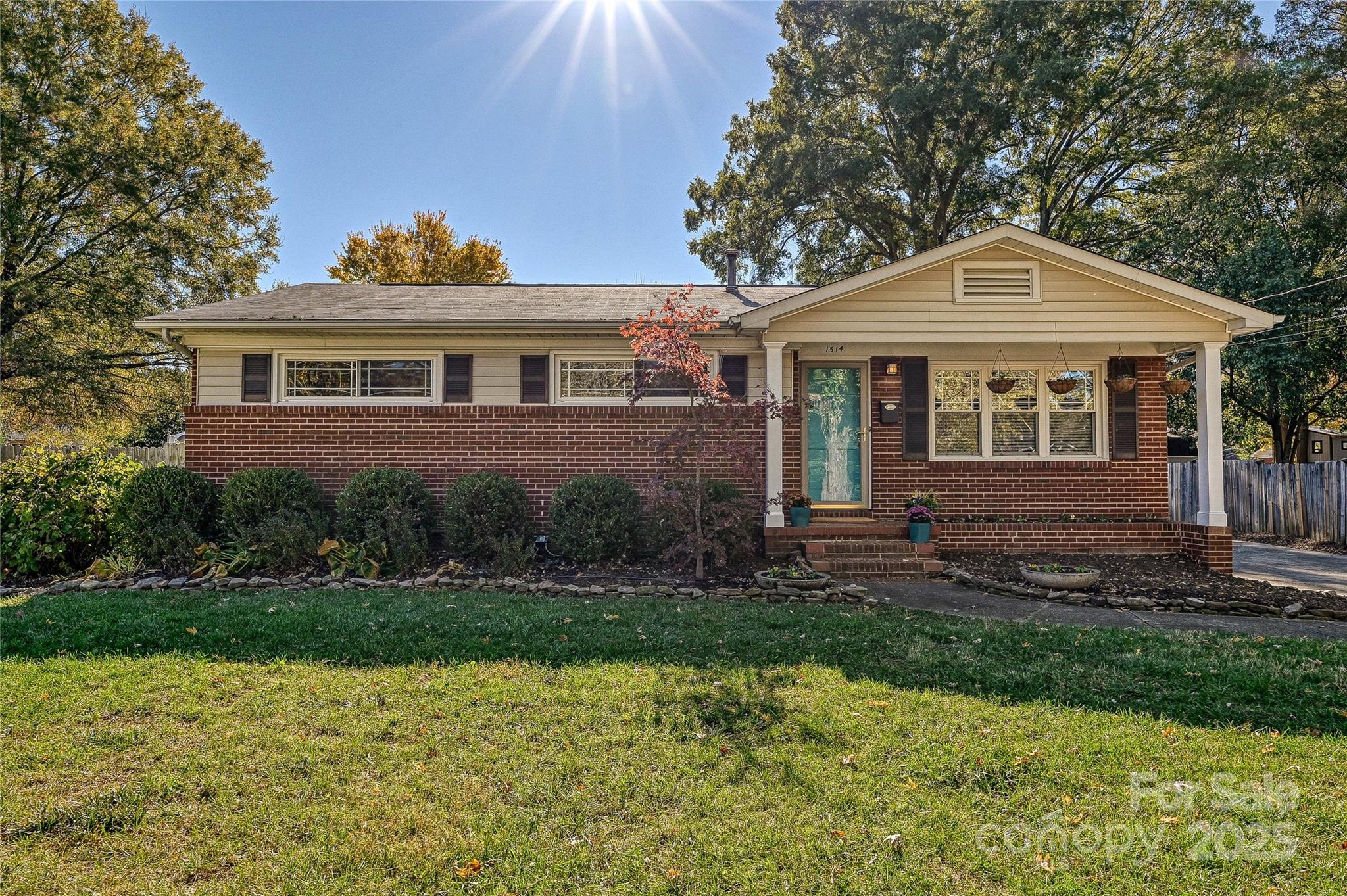 1514 Briarfield Drive, Charlotte NC 28205