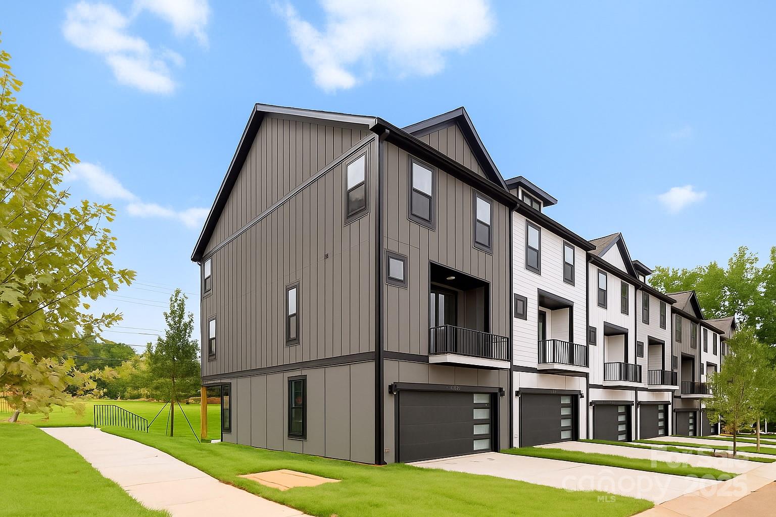 1527 W Rocky River Road, Charlotte NC 28213