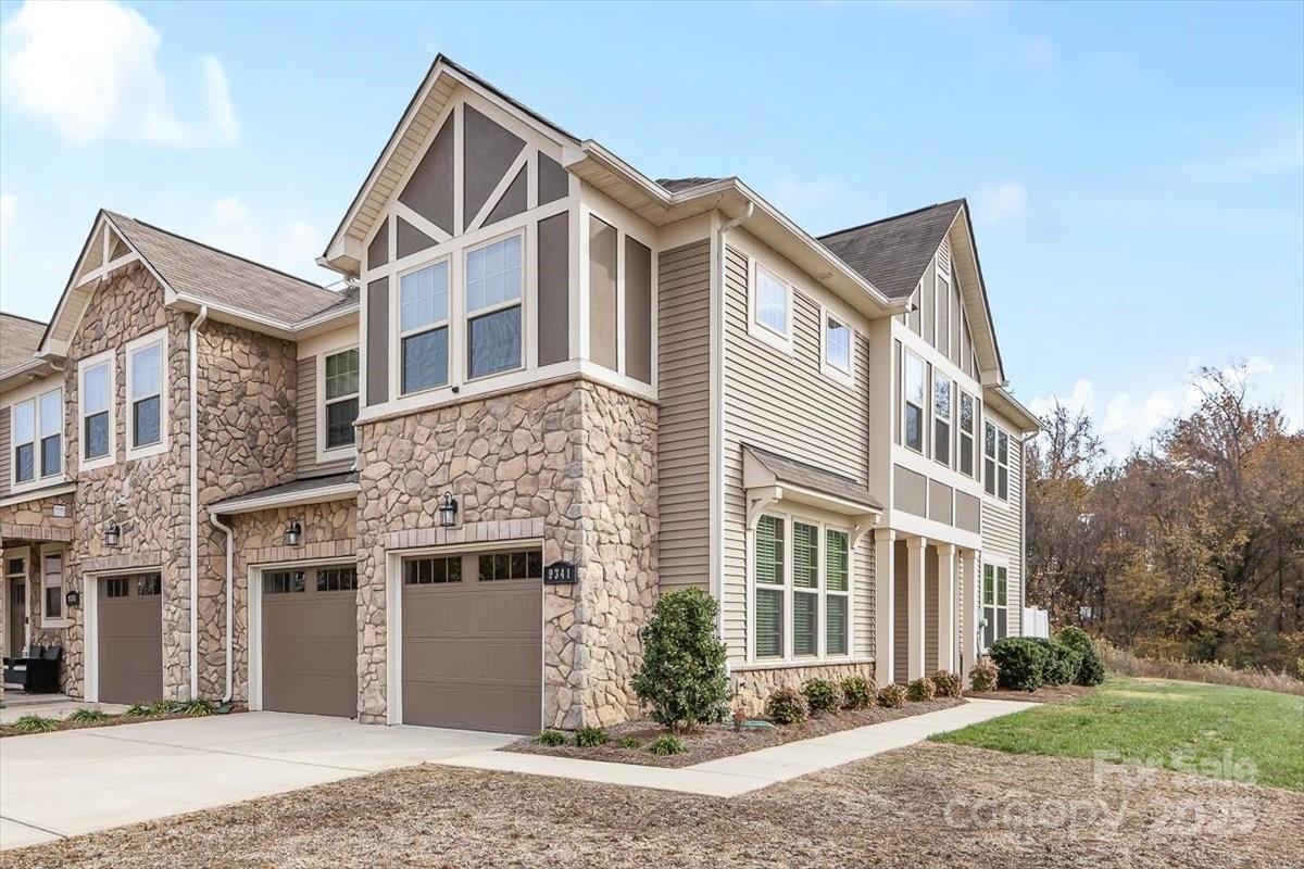 9341 Glenburn Lane, Charlotte NC 28278