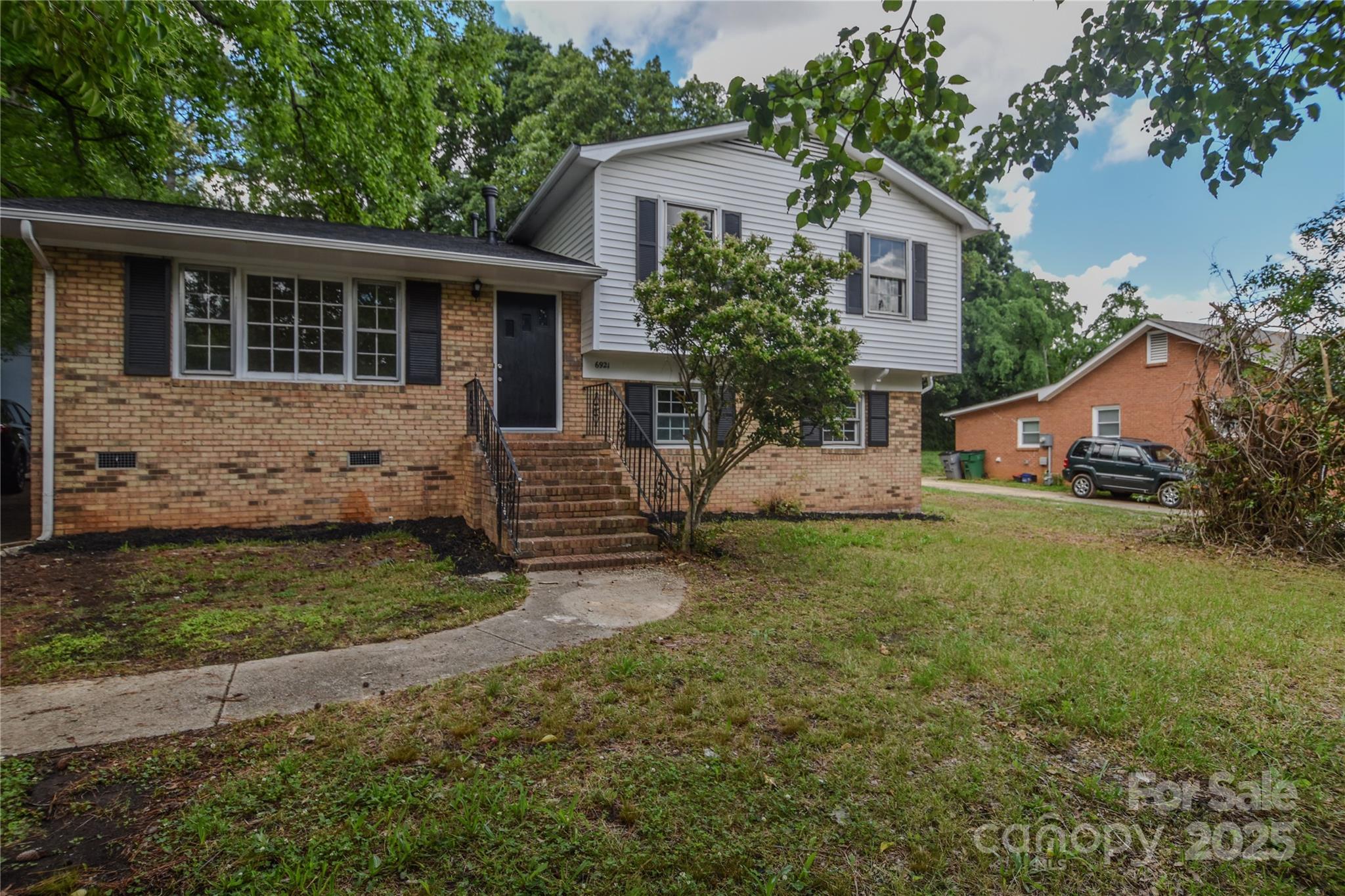 6921 Idlewild Road, Charlotte NC 28212