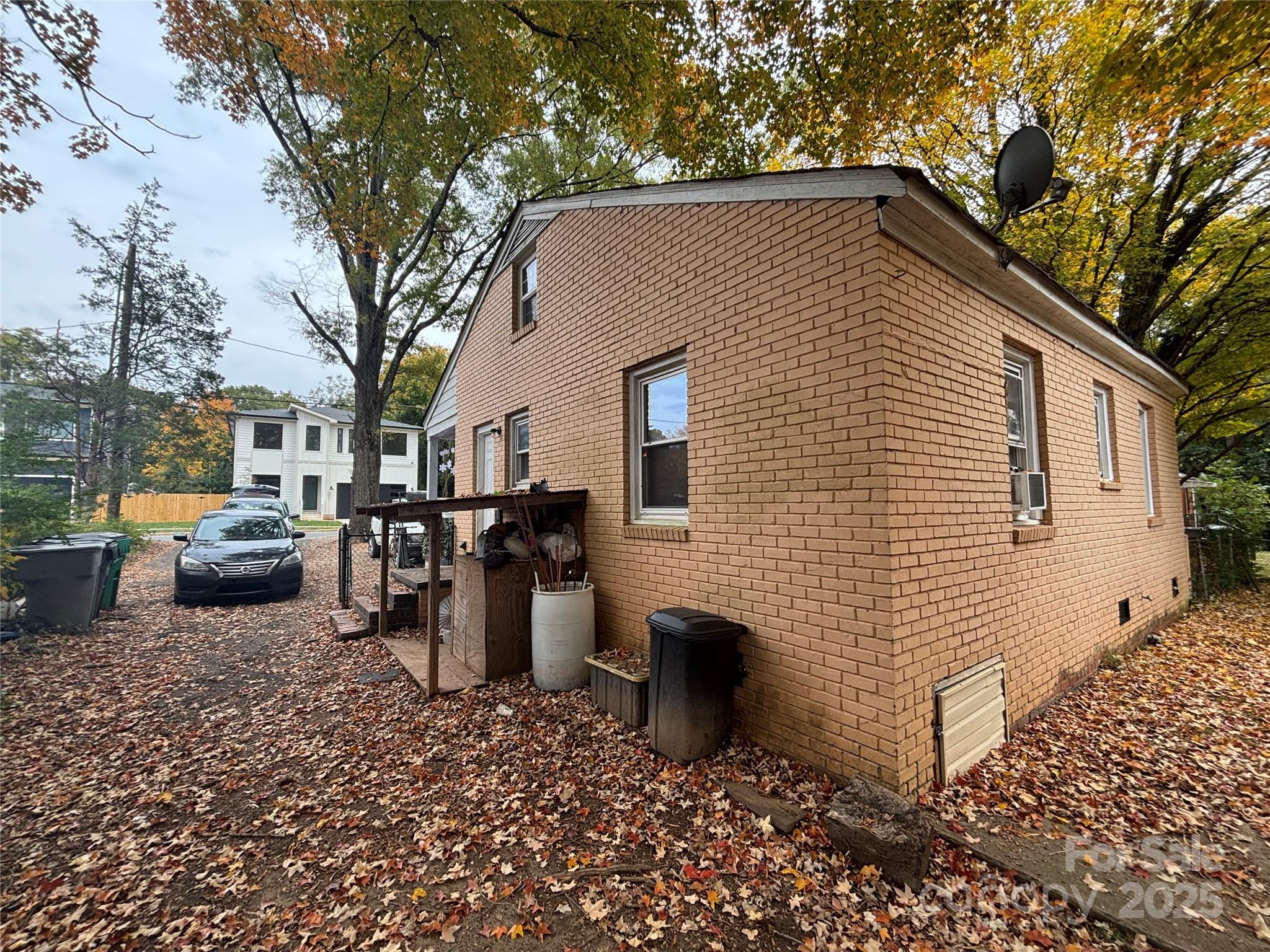 549 W Cama Street, Charlotte NC 28217