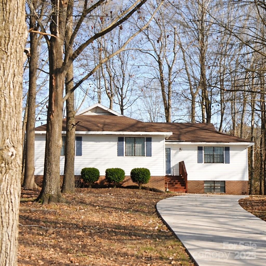 1730 Woodvalley Drive, Charlotte NC 28216