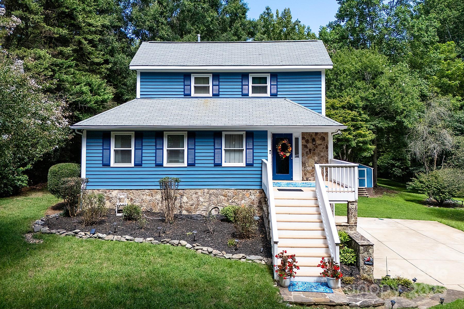 4711 Mountain Point Lane, Charlotte NC 28216