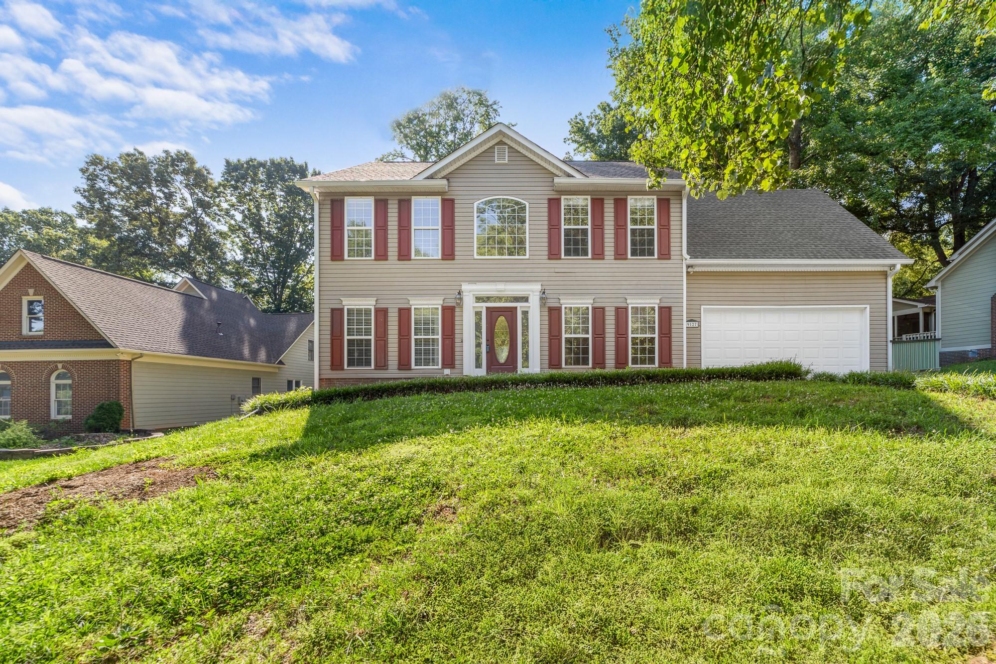 9127 Brocklehurst Lane, Charlotte NC 28215