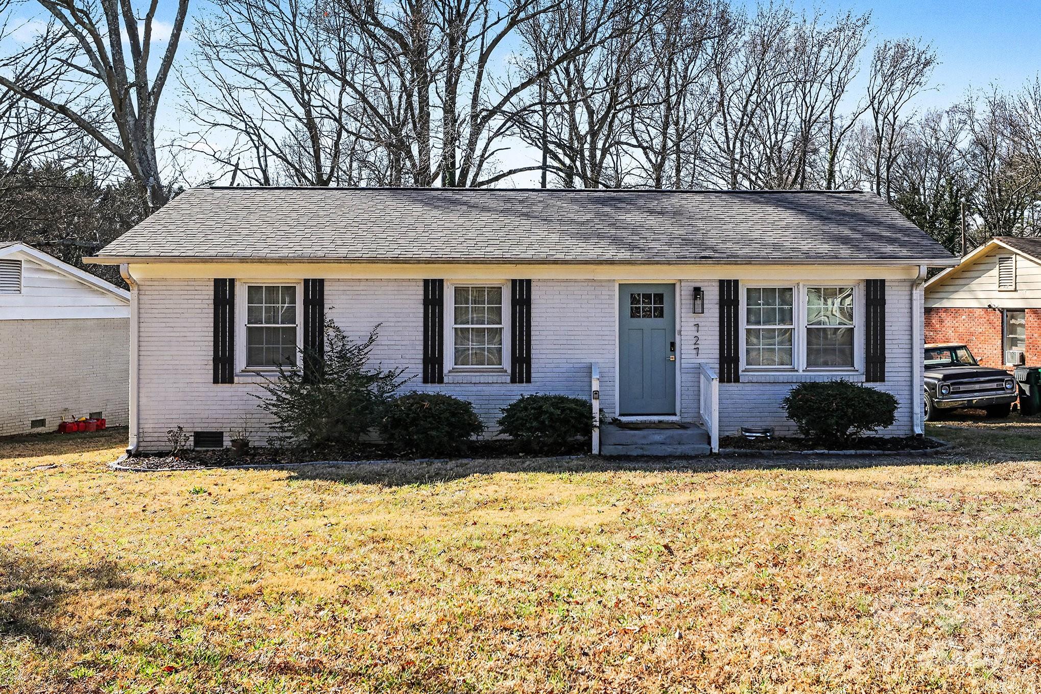 727 Thera Drive, Charlotte NC 28206