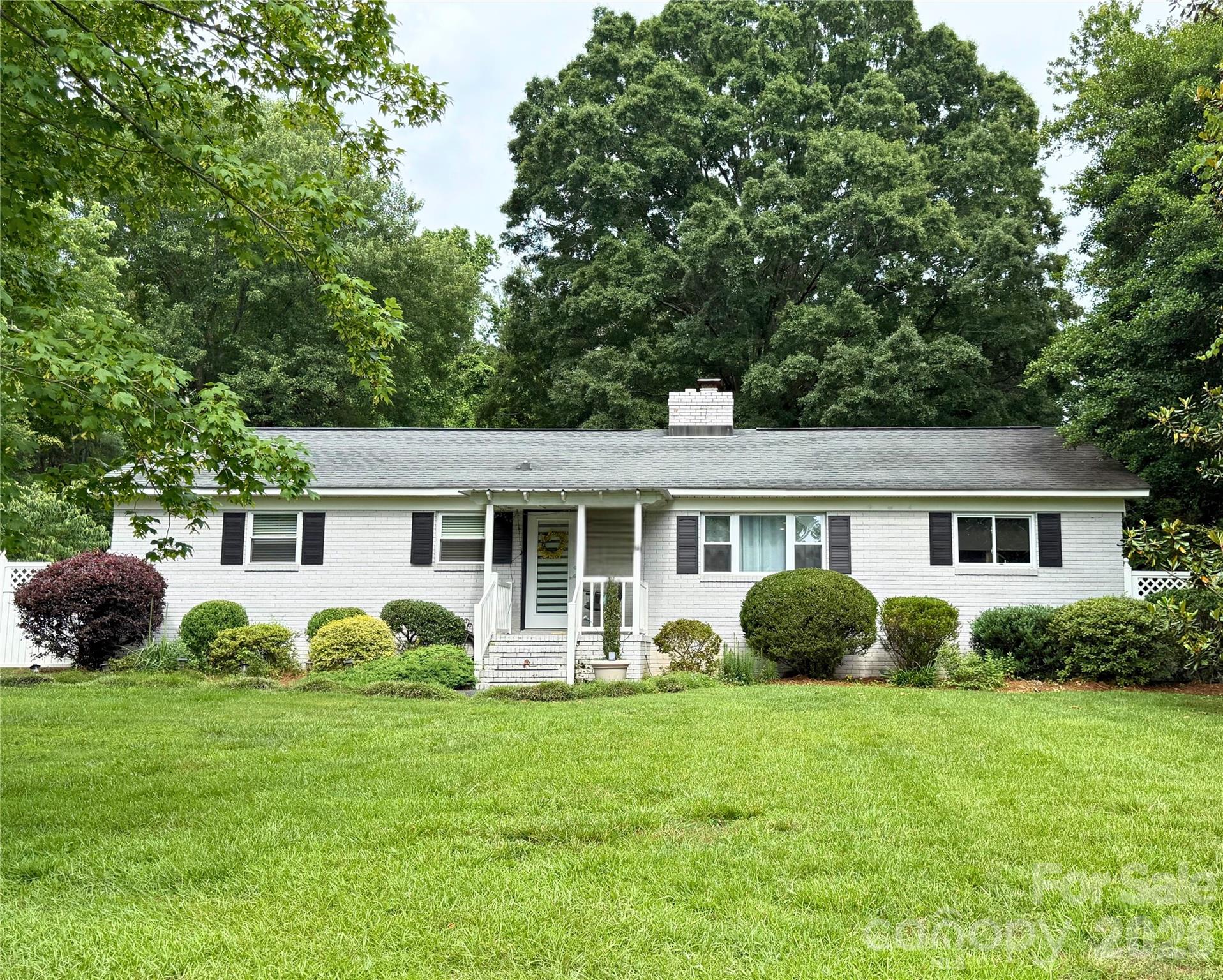 2333 Lakeview Circle, Matthews NC 28105