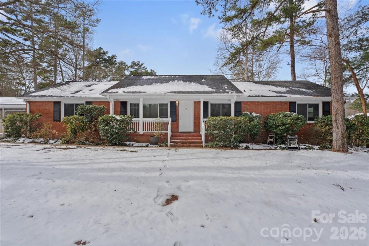 6721 Alanbrook Road, Charlotte NC 28215