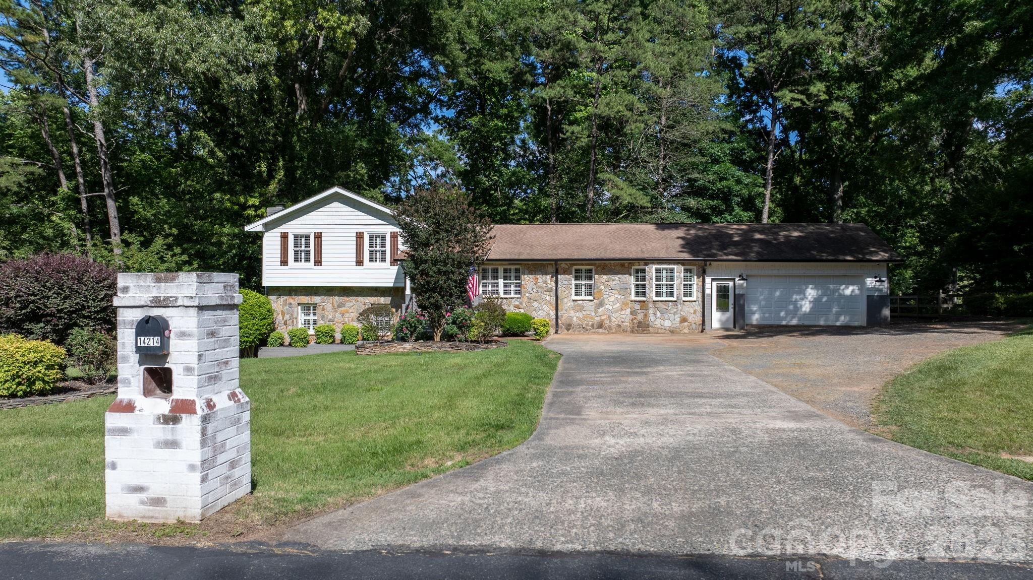 14214 Honeysuckle Ridge Drive, Matthews NC 28105