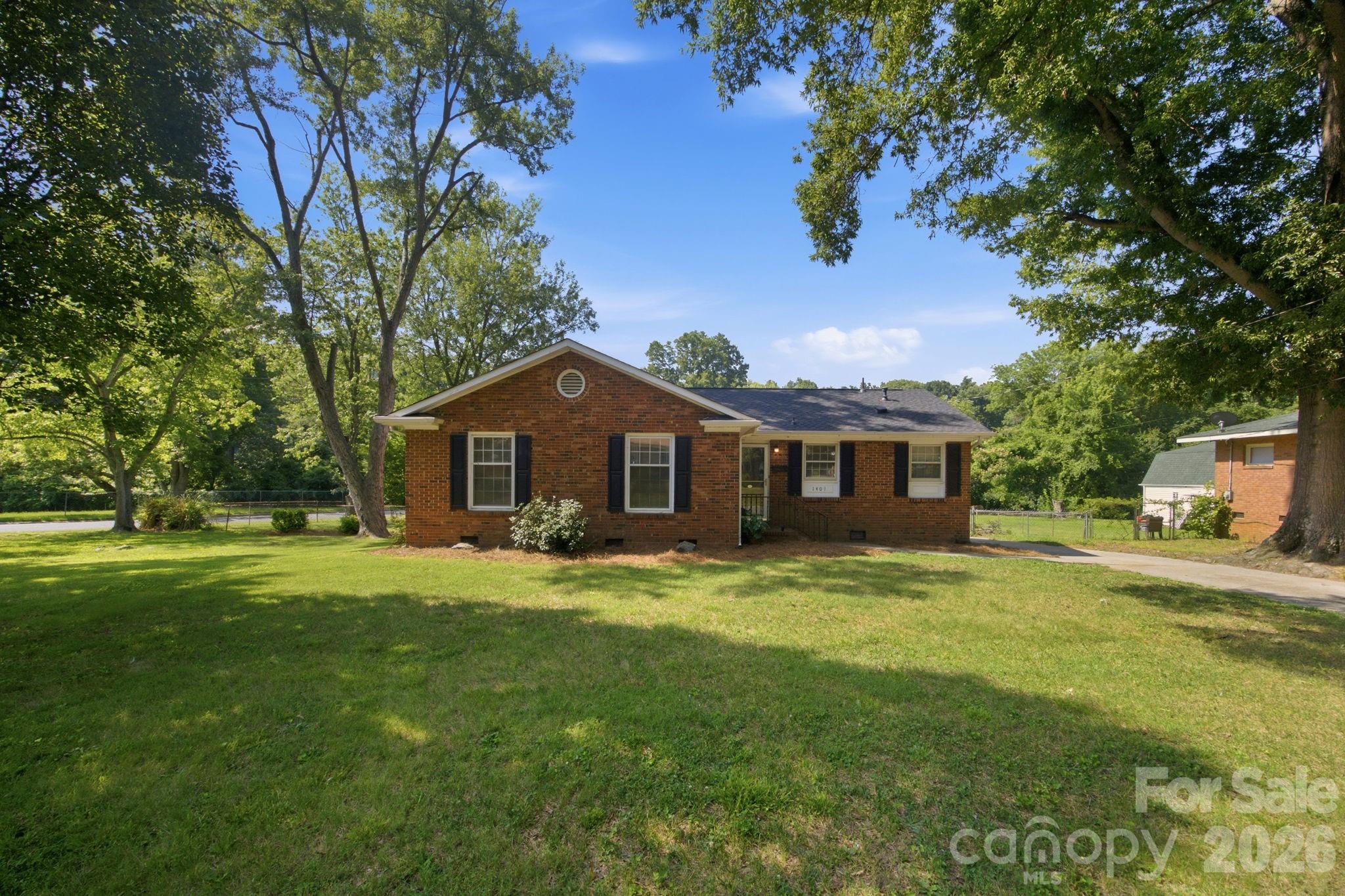 1401 Grovewood Drive, Charlotte NC 28208