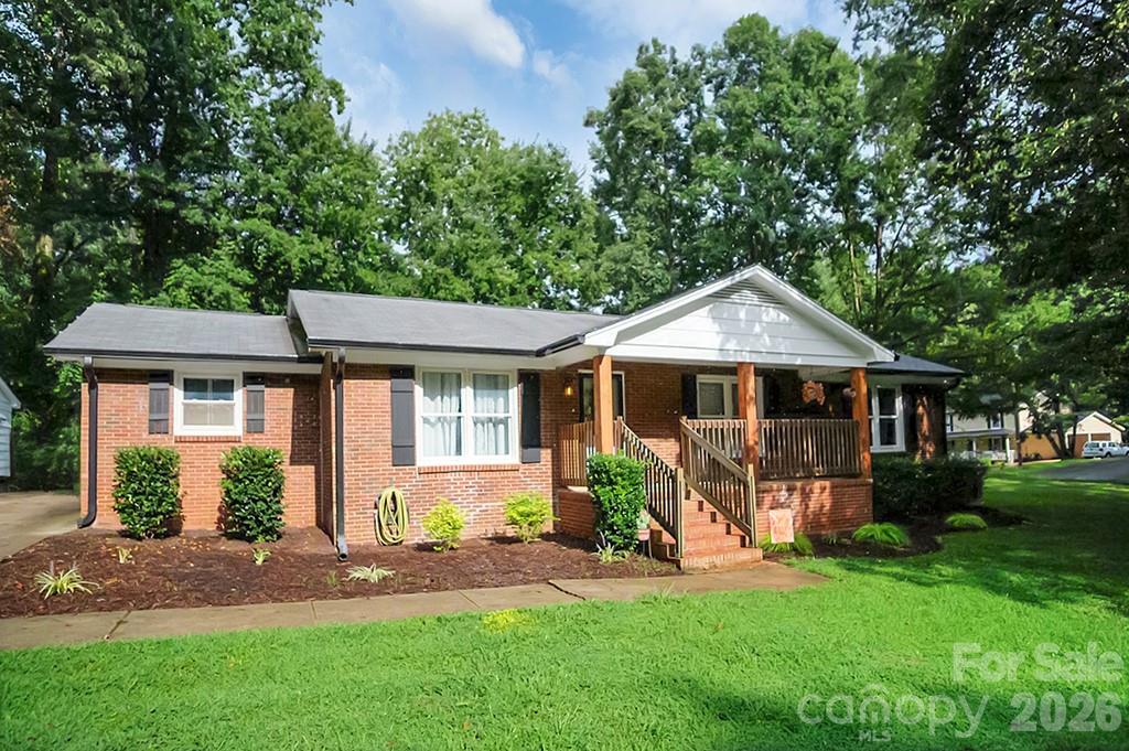 602 Holly Circle, Mount Holly NC 28120