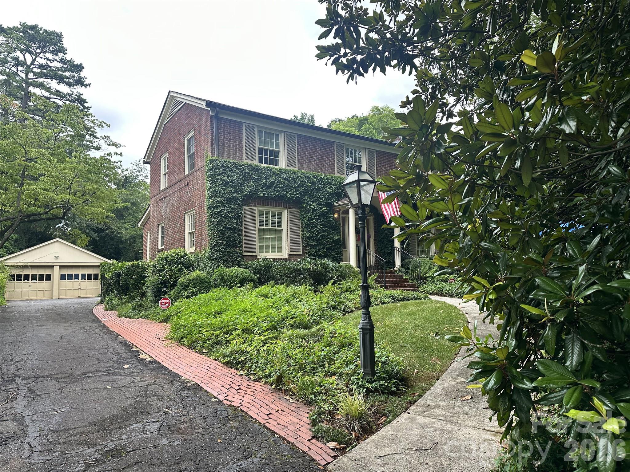 2001 Radcliffe Avenue, Charlotte NC 28207