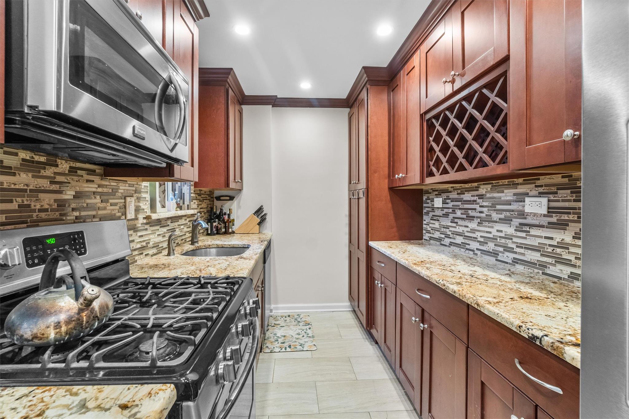 640 W 231 Street Unit 2D, Bronx NY 10463