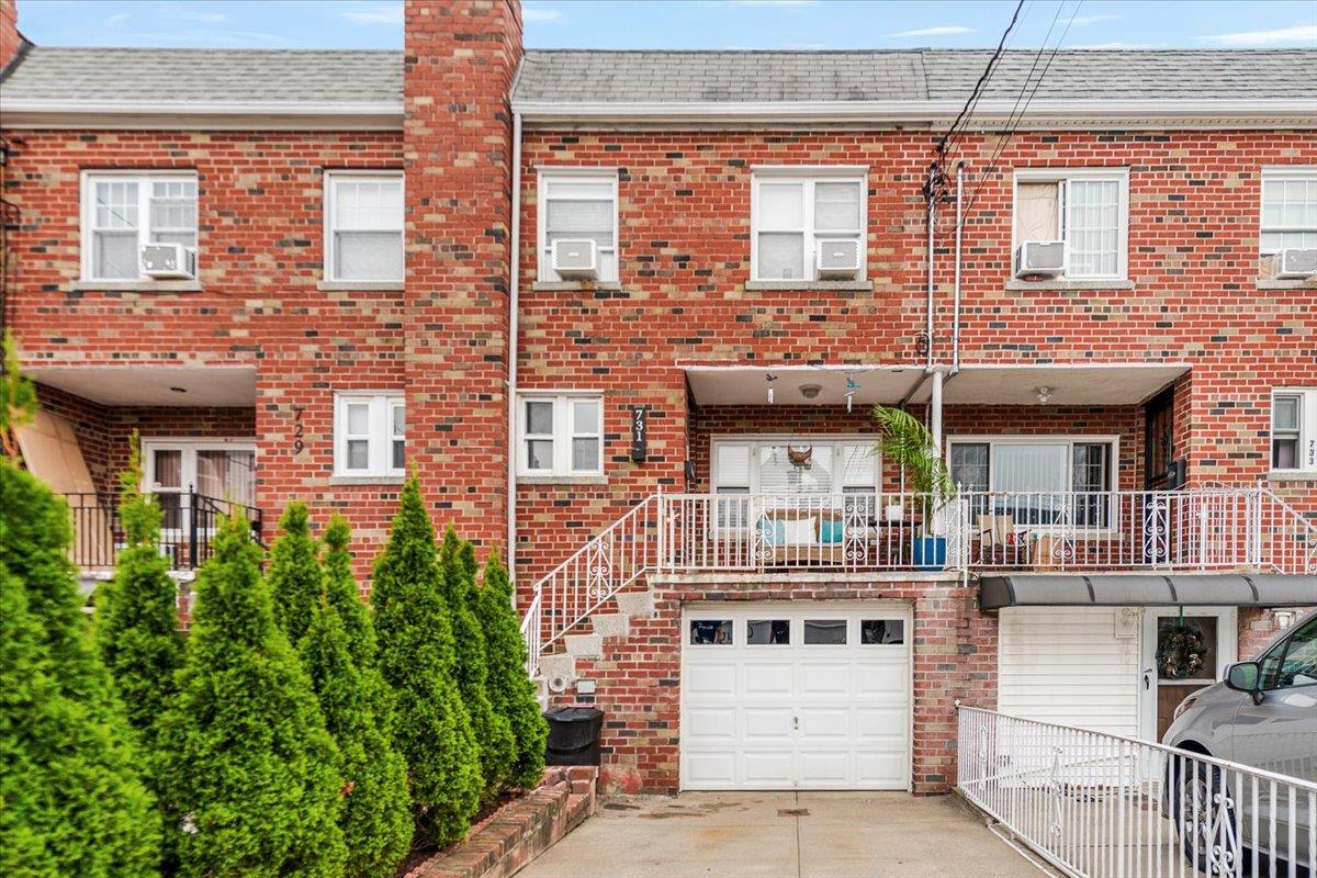 731 Hollywood Avenue, Bronx NY 10465