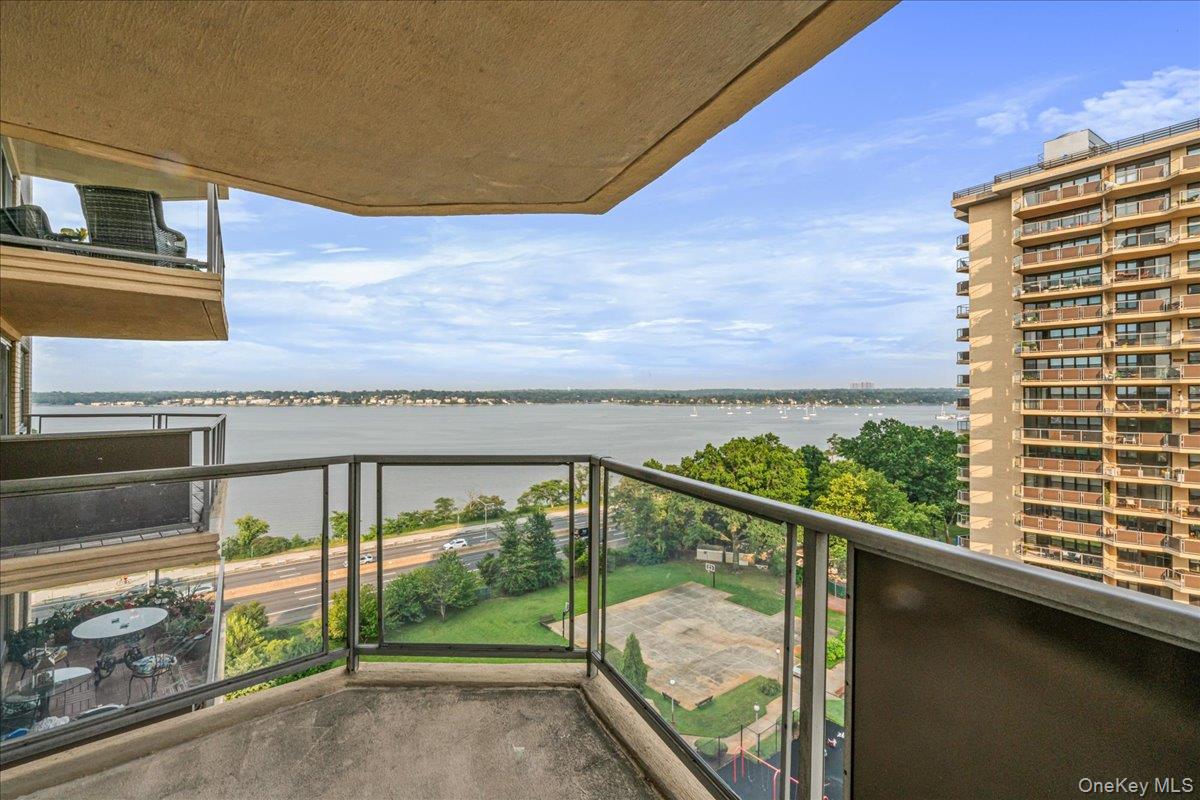 17-85 215th Street Unit 9L, Bayside NY 11360