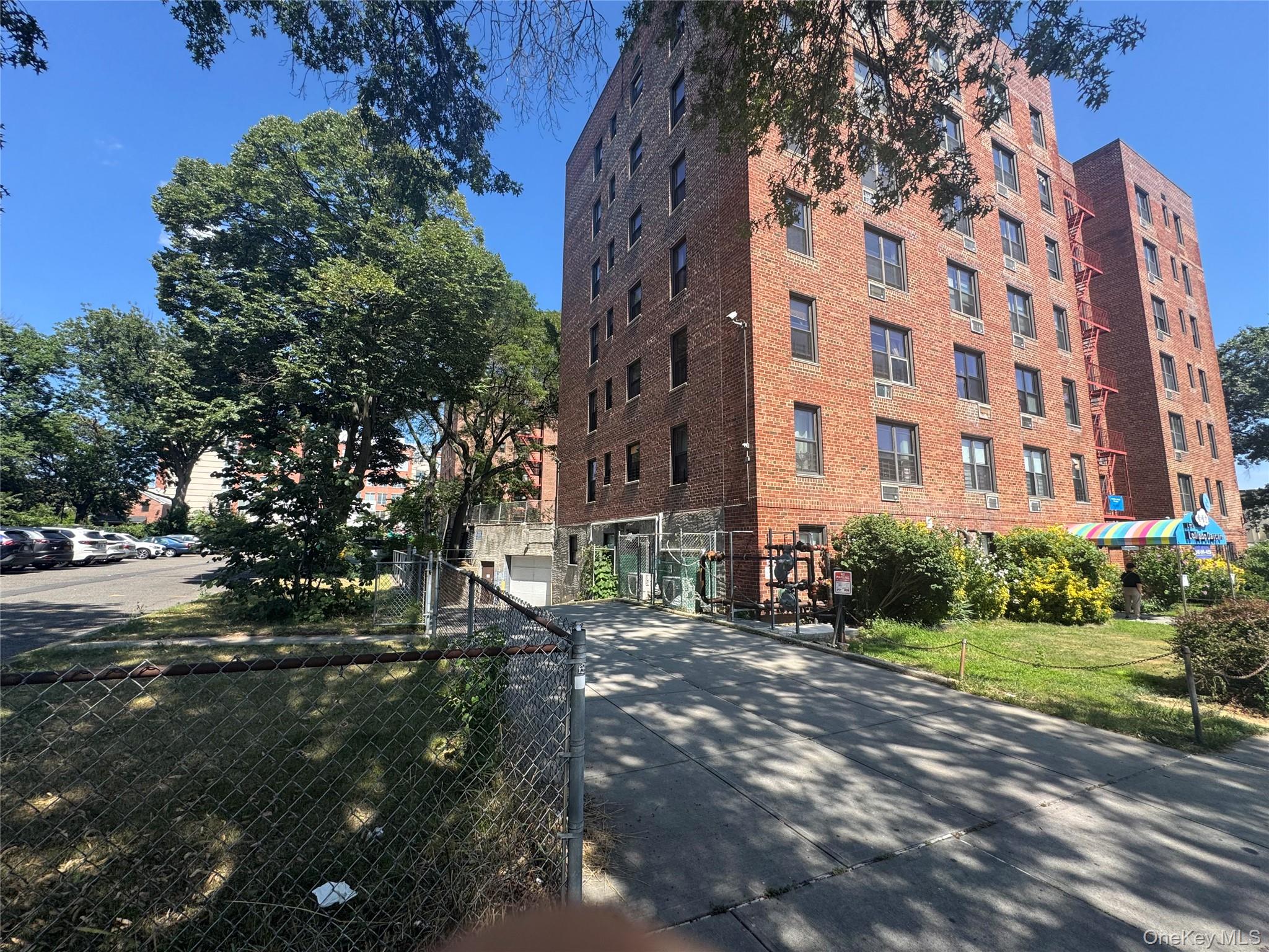 140-15 Holly Avenue Unit 2M, Flushing NY 11355