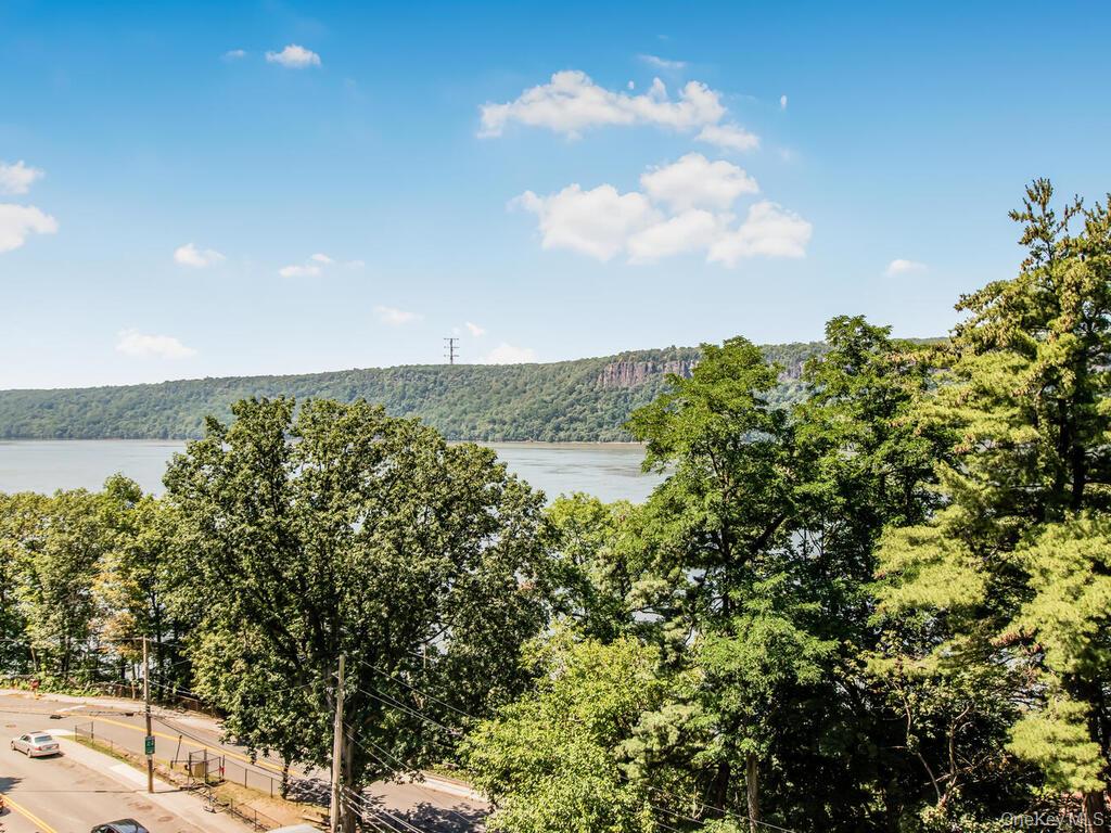 1020 Warburton Avenue Unit 8F, Yonkers NY 10701