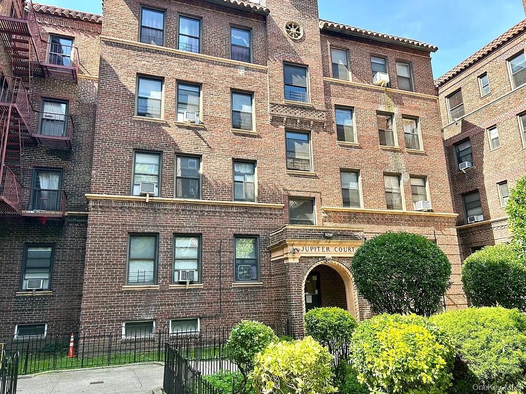 62-64 Saunders Street Unit D2, Rego Park NY 11374