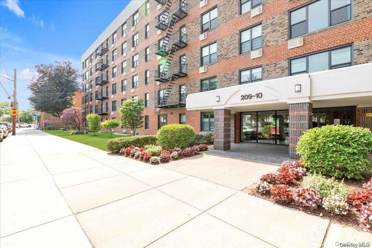 209-10 41st Avenue Unit 3R, Bayside NY 11361