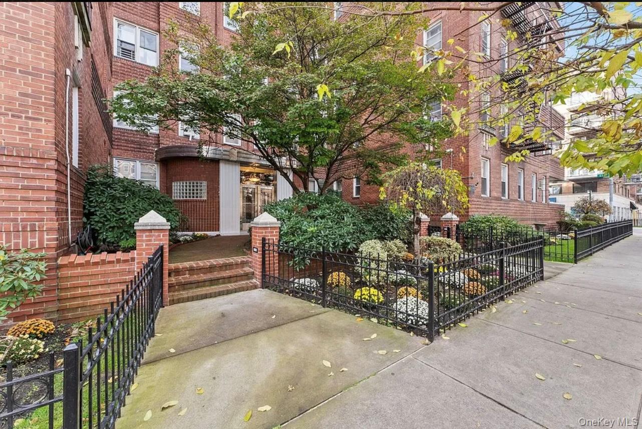 6536 Wetherole Street Unit 306, Rego Park NY 11374