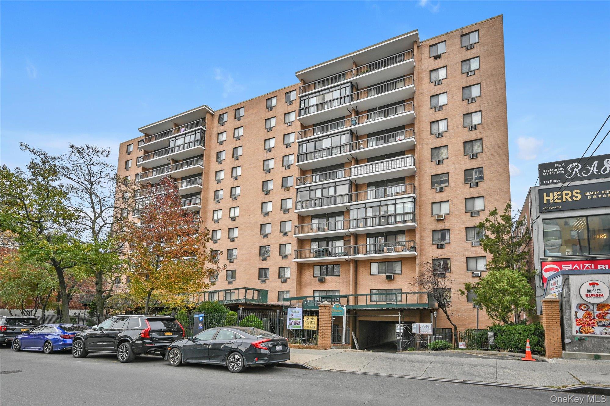 136-75 37th Avenue Unit PH B, Flushing NY 11354