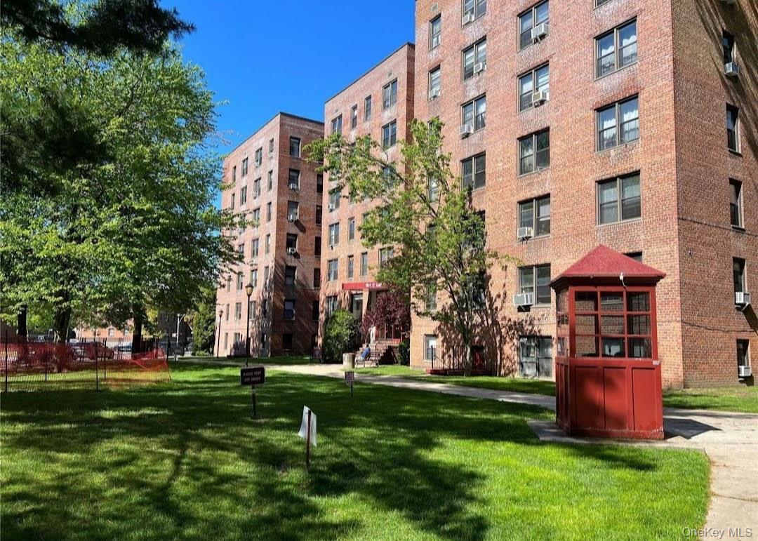 150-25 72 Road Unit 1J, Flushing NY 11367