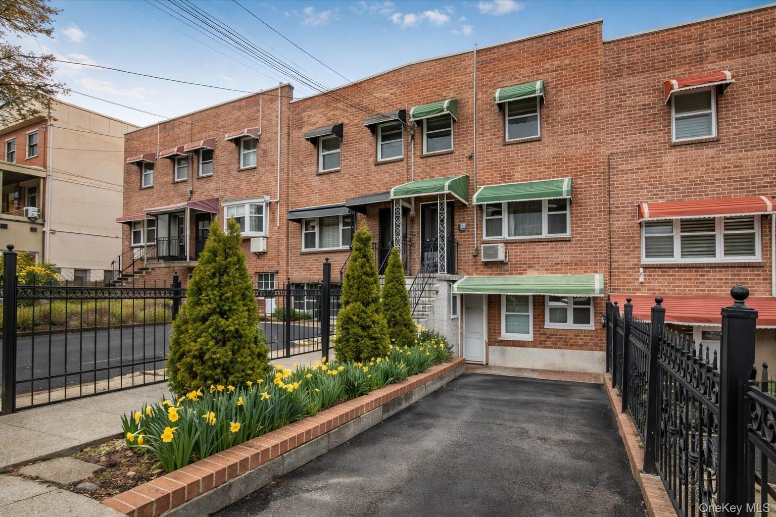 1019 E 228th Street, Bronx NY 10466