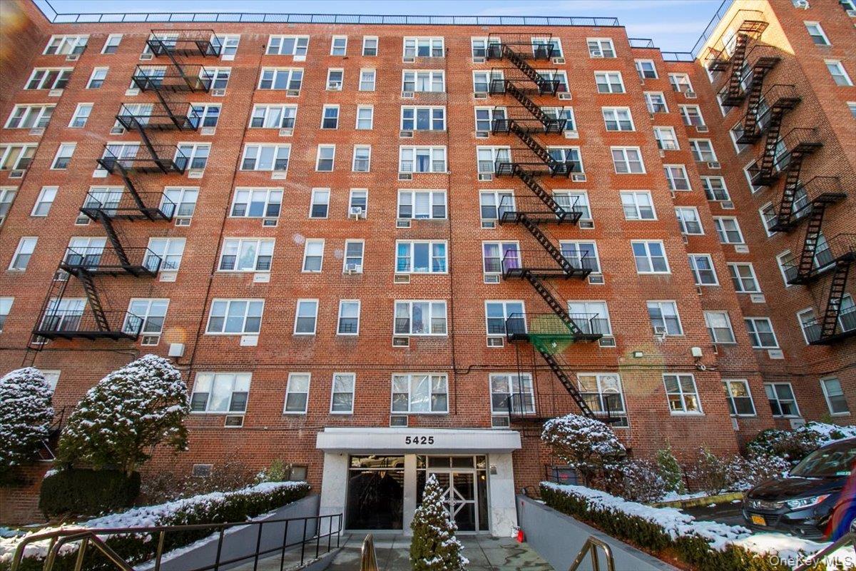 5425 Valles Avenue Unit 3F, Bronx NY 10471