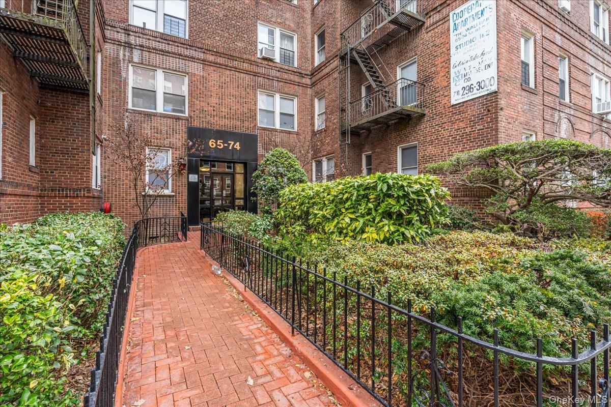 65-74 Saunders Street Unit 6J, Rego Park NY 11374