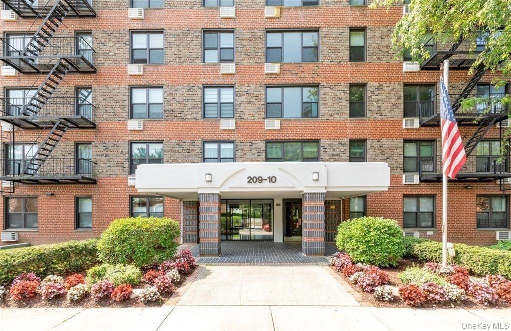 209-10 41 Avenue Unit 2E, Bayside NY 11361