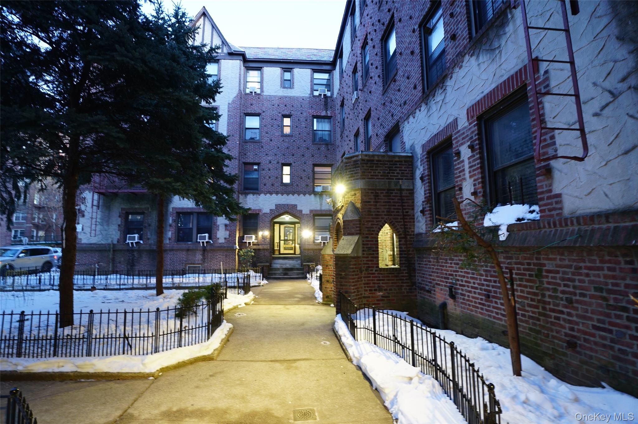 61-40 Saunders Street Unit A10, Rego Park NY 11374