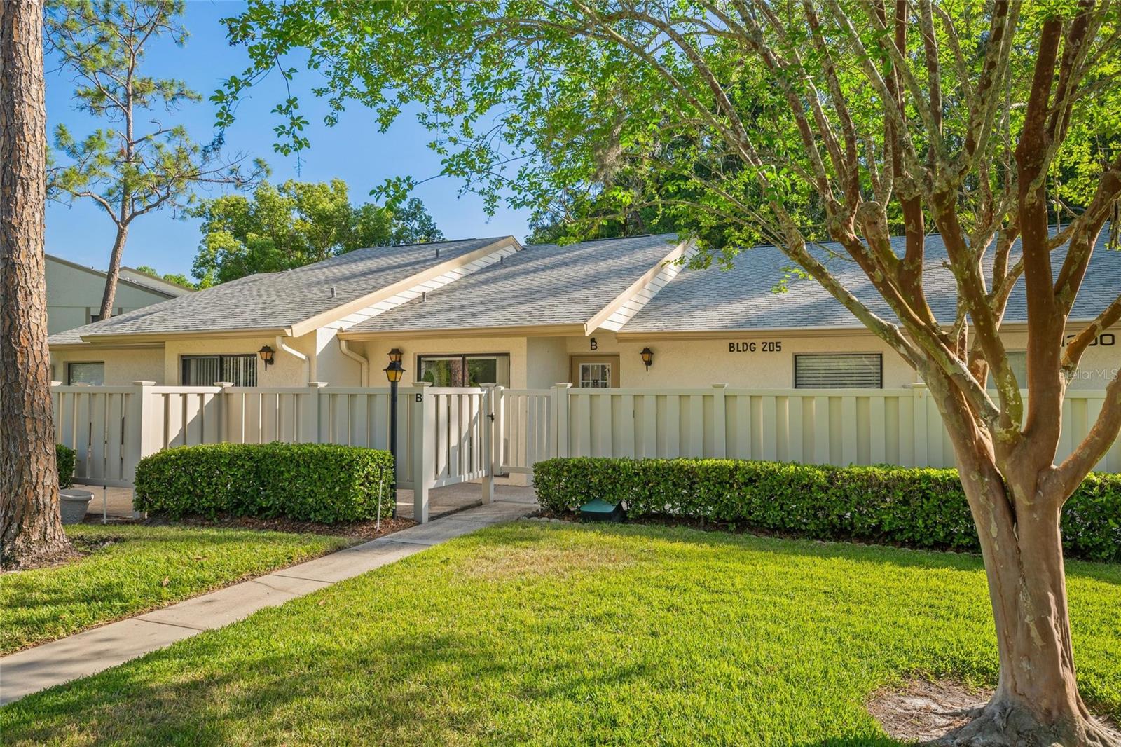 1300 SHADY PINE WAY #B, Tarpon Springs FL 34688