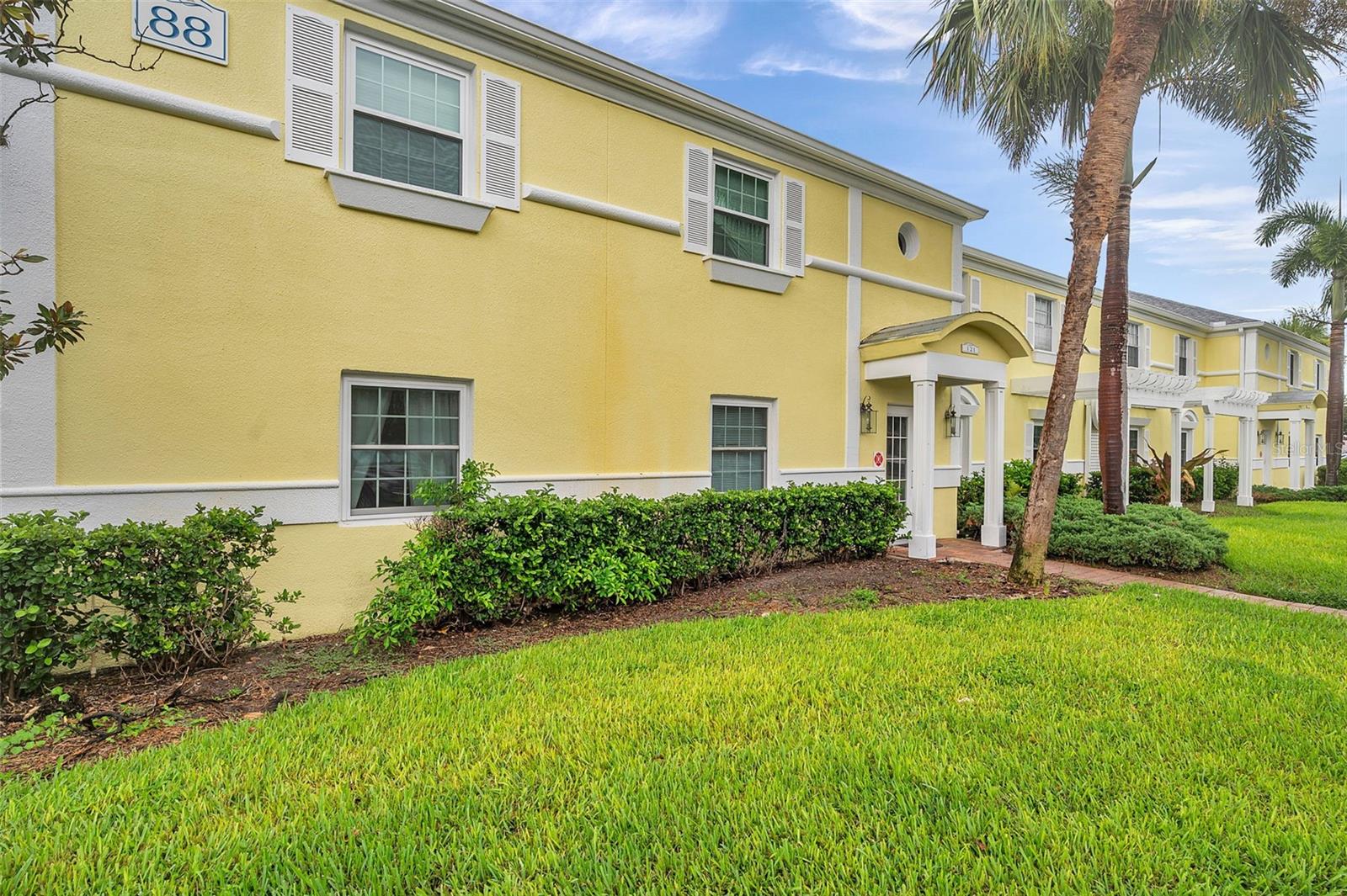 121 SEAHORSE DR SE #A, St Petersburg FL 33705
