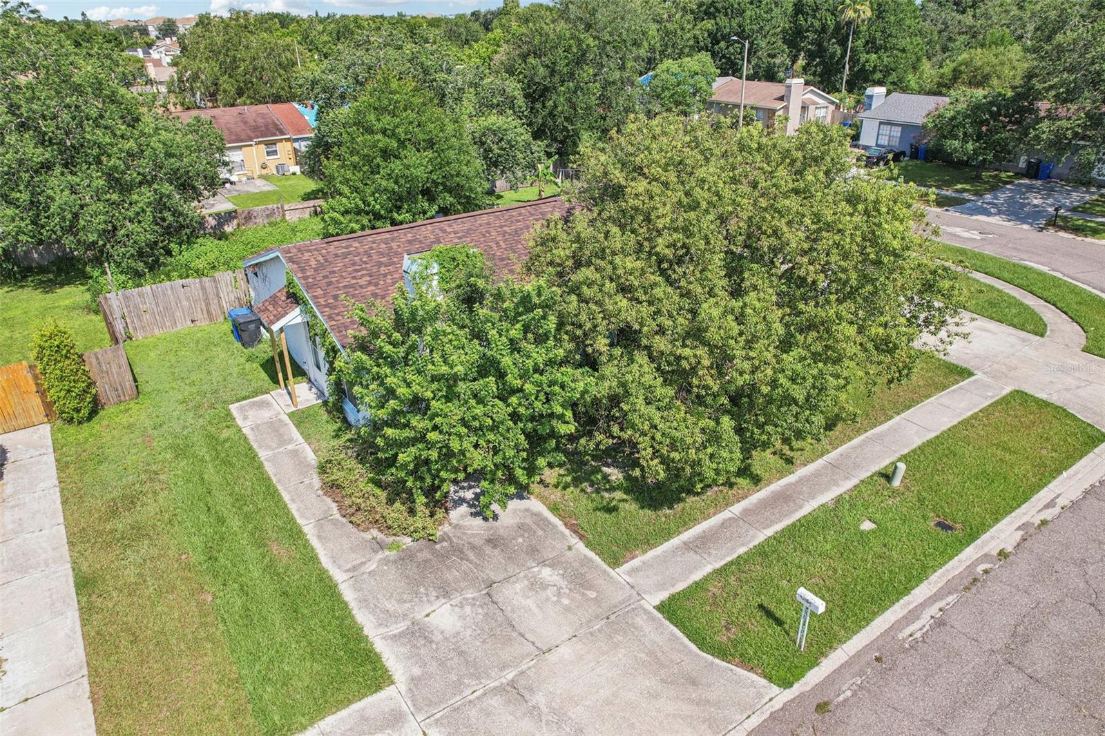 1236 MOHRLAKE DR, Brandon FL 33511
