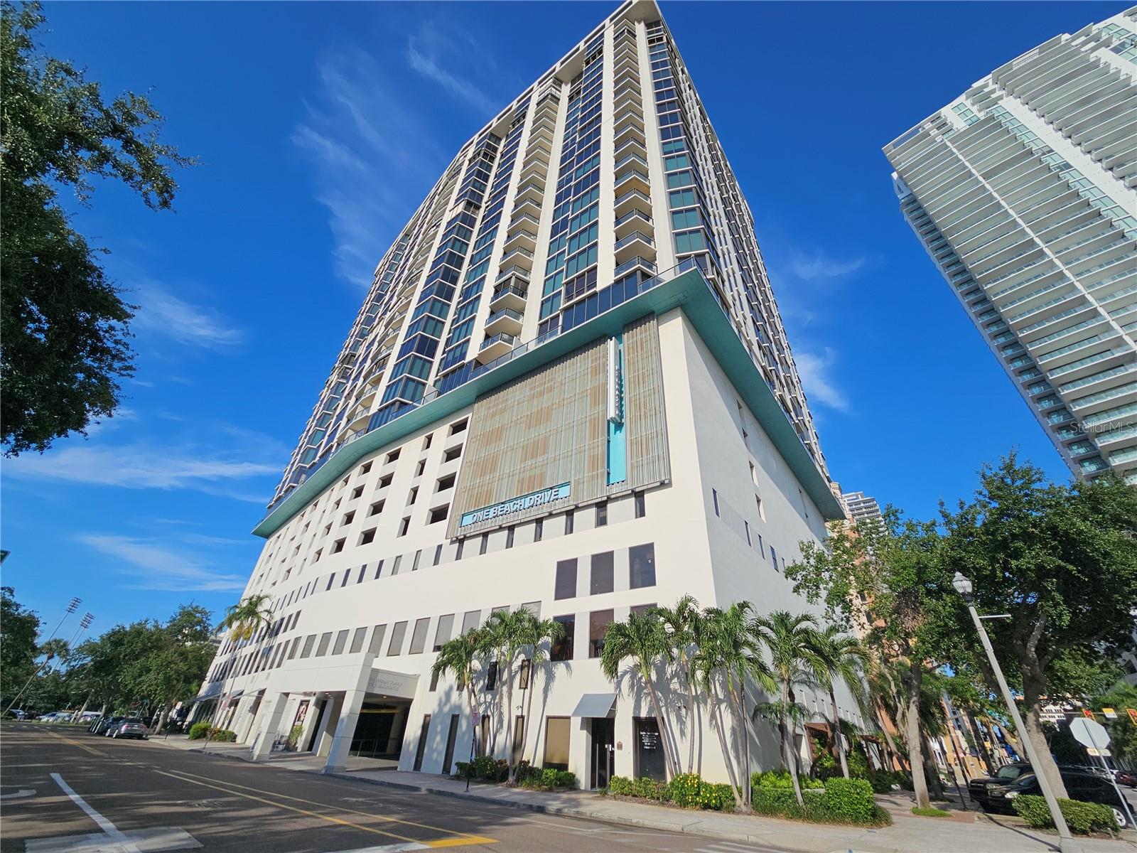 1 BEACH DR SE #911, St Petersburg FL 33701