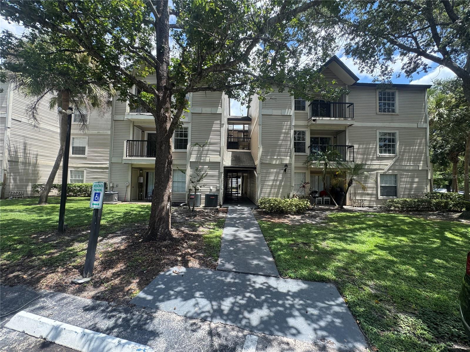 1948 LAKE ATRIUMS CIR #136, Orlando FL 32839