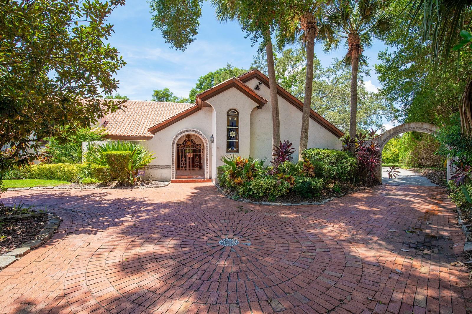 1906 MAPLE LEAF DR, Windermere FL 34786
